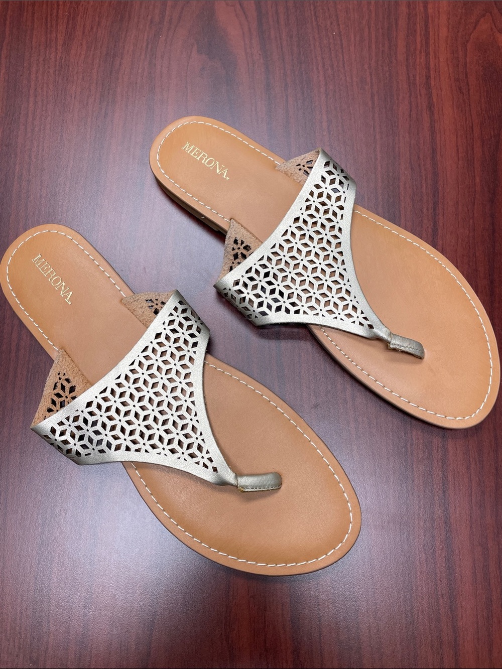 Merona Metallic gold leather Laser-Cut Thong Sandals Sz 11
